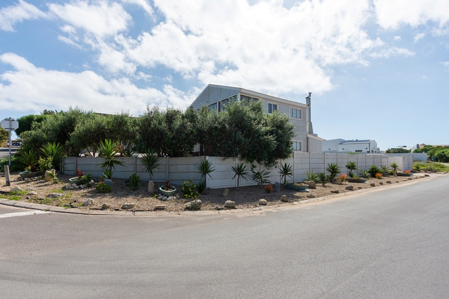 4 Bedroom Property for Sale in Britannia Bay Western Cape